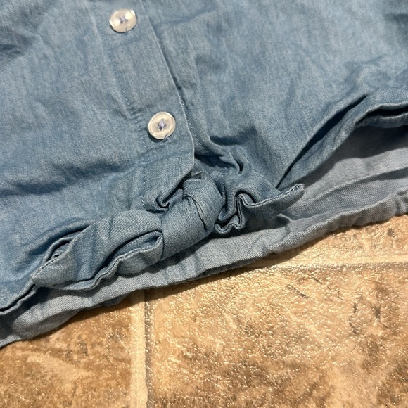 *$1 with bundle!!* Chambray top - Picture 2 of 4